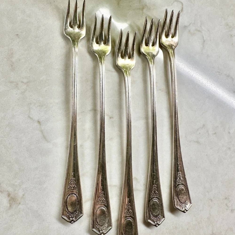 SET/5, ONEIDA, COMMUNITY PLATE, COCKTAIL/SEAFOOD 6” FORKS.